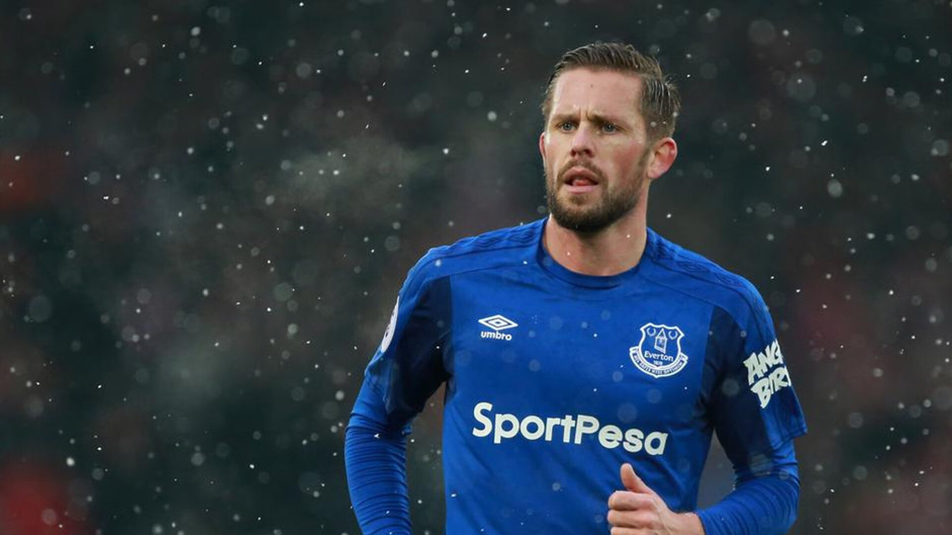 赛道与球场的双重爆冷，当F1街道赛焦点战遇上雄鹿爆冷步行者